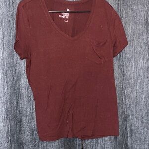 SO Women's V-Neck Short Sleeve Pocket Tee - Maroon